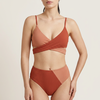 Bikini dwuczęściowe – Fason z panelami i majtki z wysokim stanem