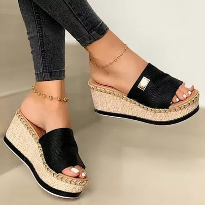 Damskie buty na koturnie – wygodne letnie klapki z plecioną podeszwą 1