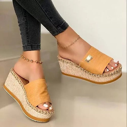 Damskie buty na koturnie – wygodne letnie klapki z plecioną podeszwą 5