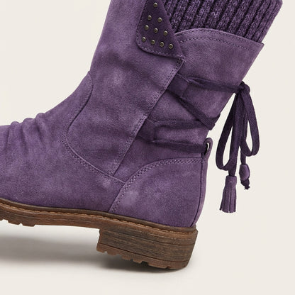 Damskie buty – Detal ze sznurowaniem z tyłu i dżetami