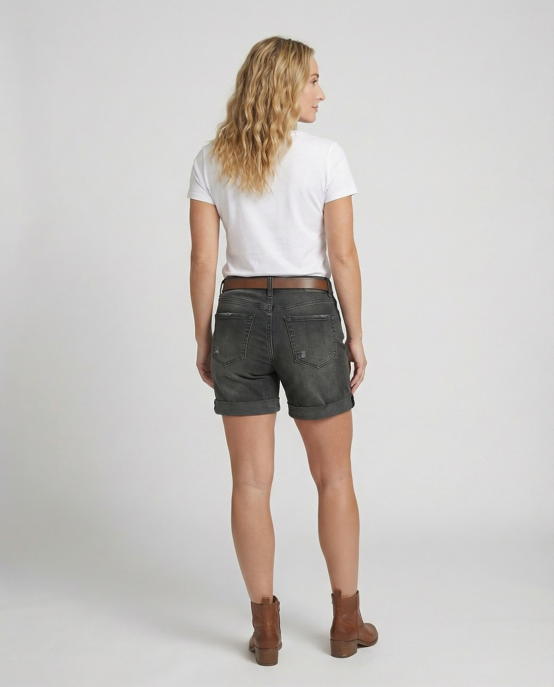 Heidi fashion | Damskie szorty jeansowe z podartymi nogawkami 3