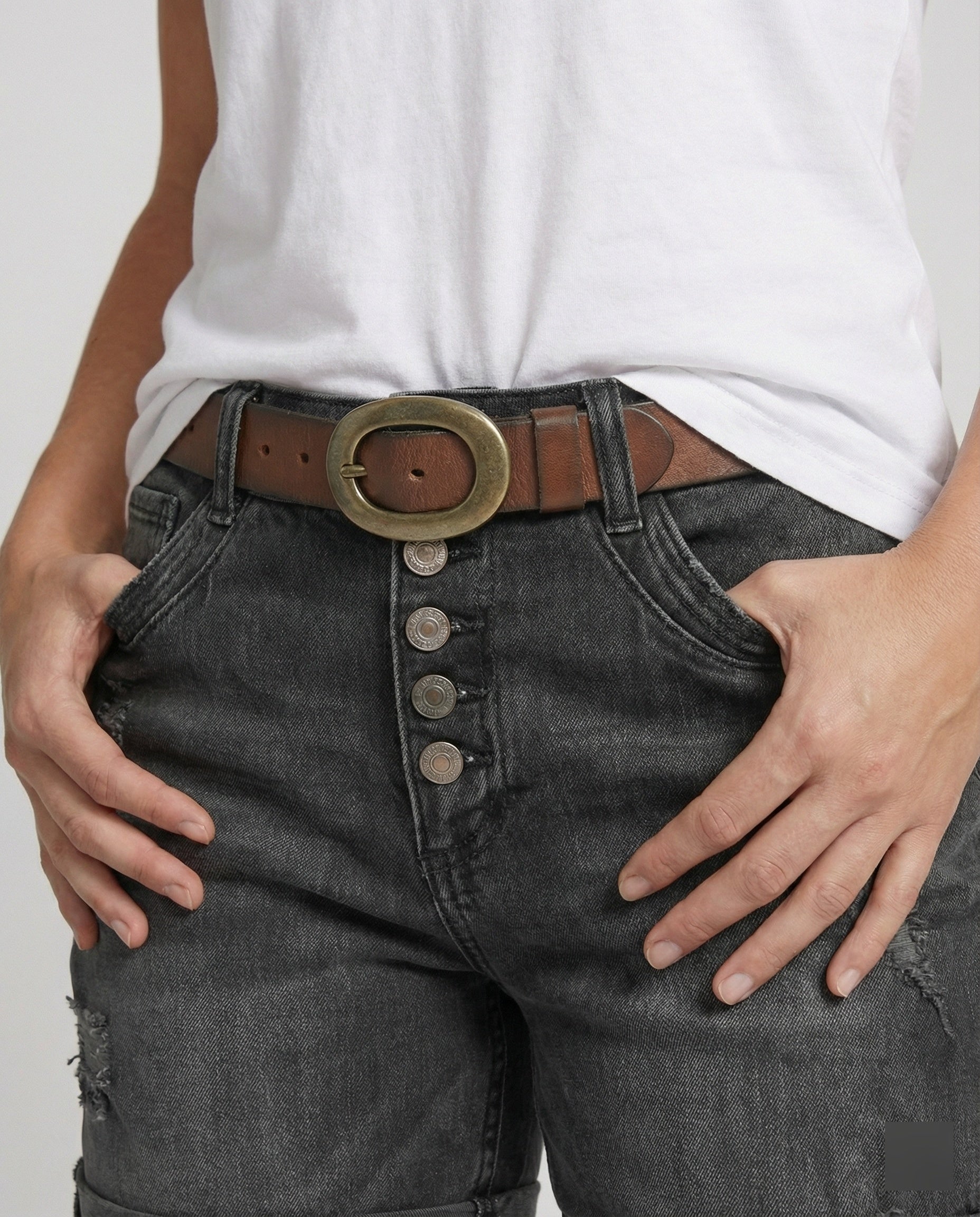 Heidi fashion | Damskie szorty jeansowe z podartymi nogawkami 4