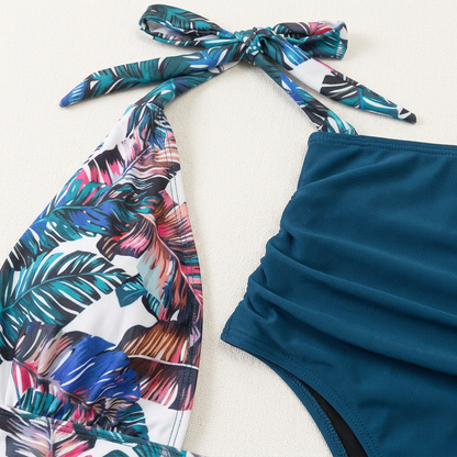 Monokini – Głęboki dekolt i motyw roślinny
