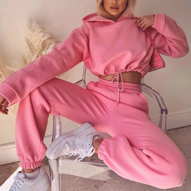 Trendy dresowy komplet damski z krótką bluzą 1