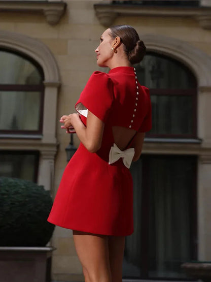 Urocza mini sukienka – postaw na ponadczasową elegancję! 3