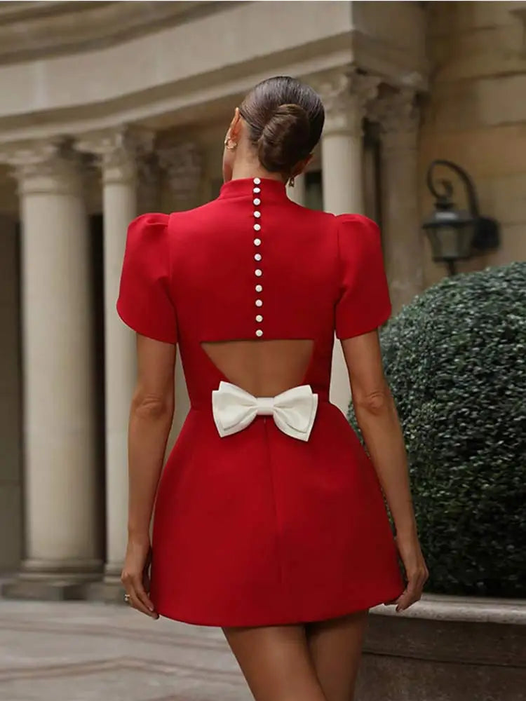 Urocza mini sukienka – postaw na ponadczasową elegancję! 4