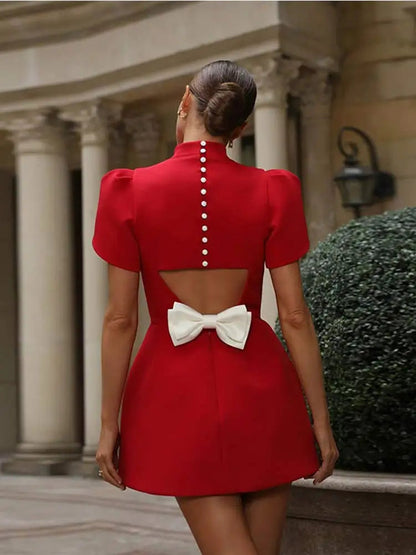 Urocza mini sukienka – postaw na ponadczasową elegancję! 4